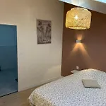 Apartament Renove Et Moderne Au Sacre Coeur